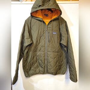 Patagonia Men's Green Hooded Puffer Jacket